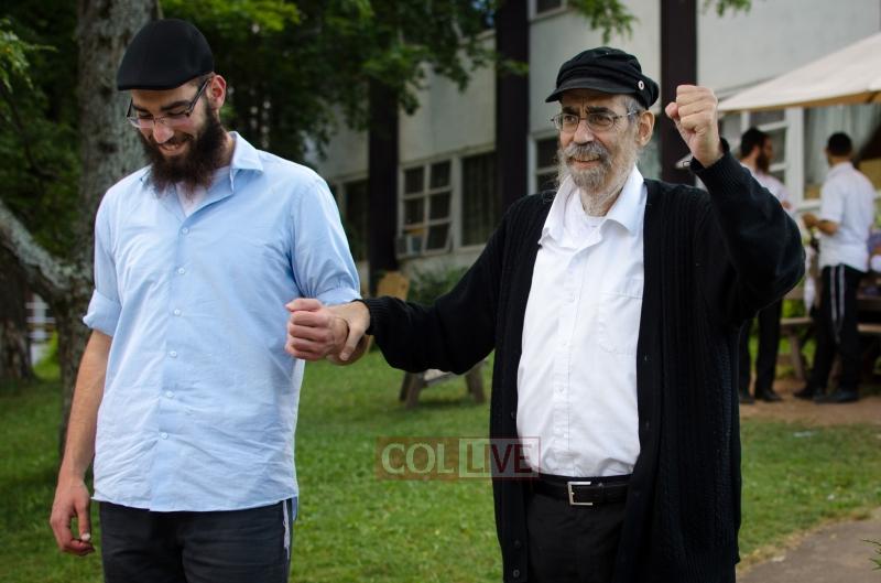 Rabbi Aaron Eliezer Ceitlin encourages singing at Camp Gan Israel Parksville with his son Heshy